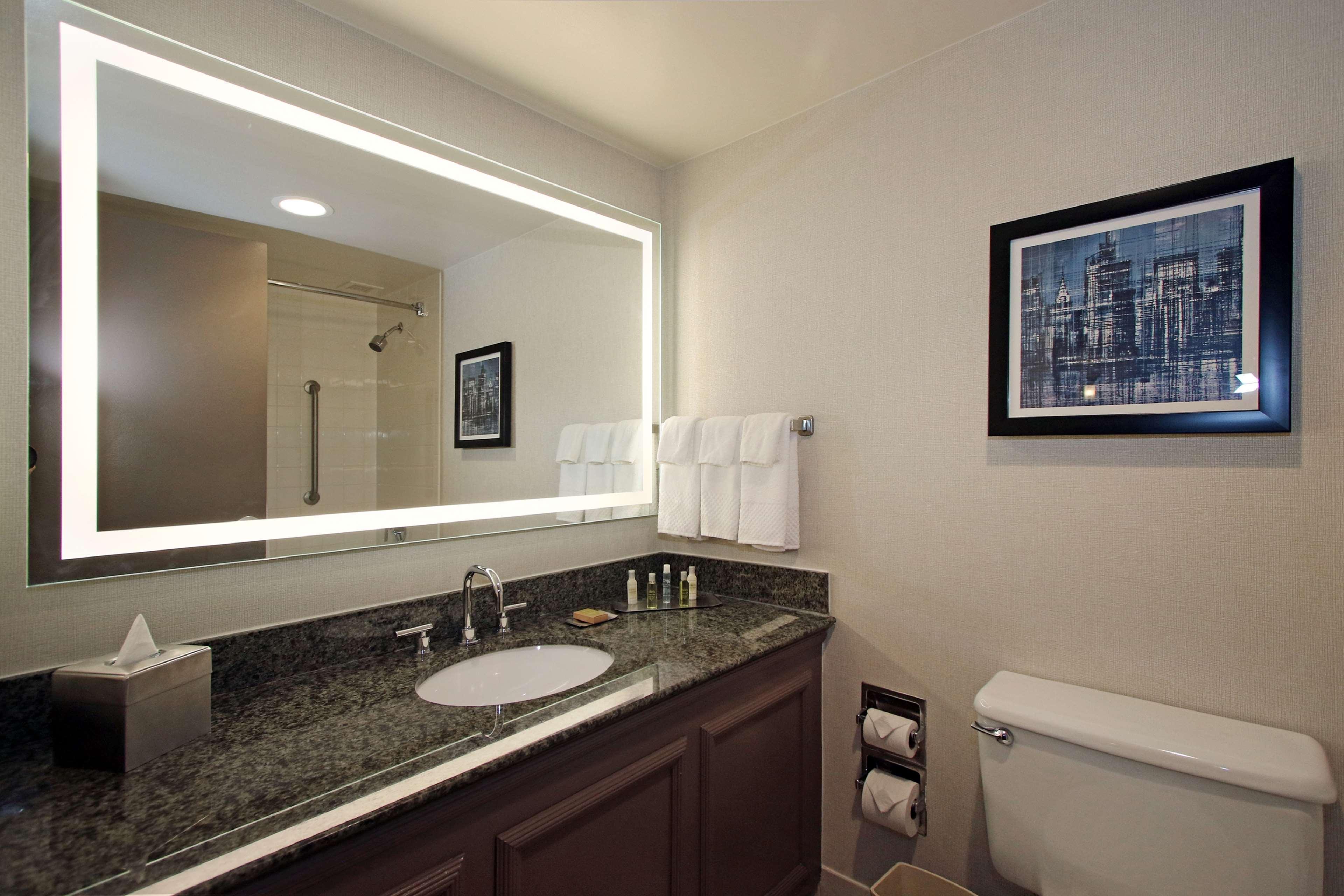 Doubletree By Hilton Hotel Newark Airport מראה חיצוני תמונה