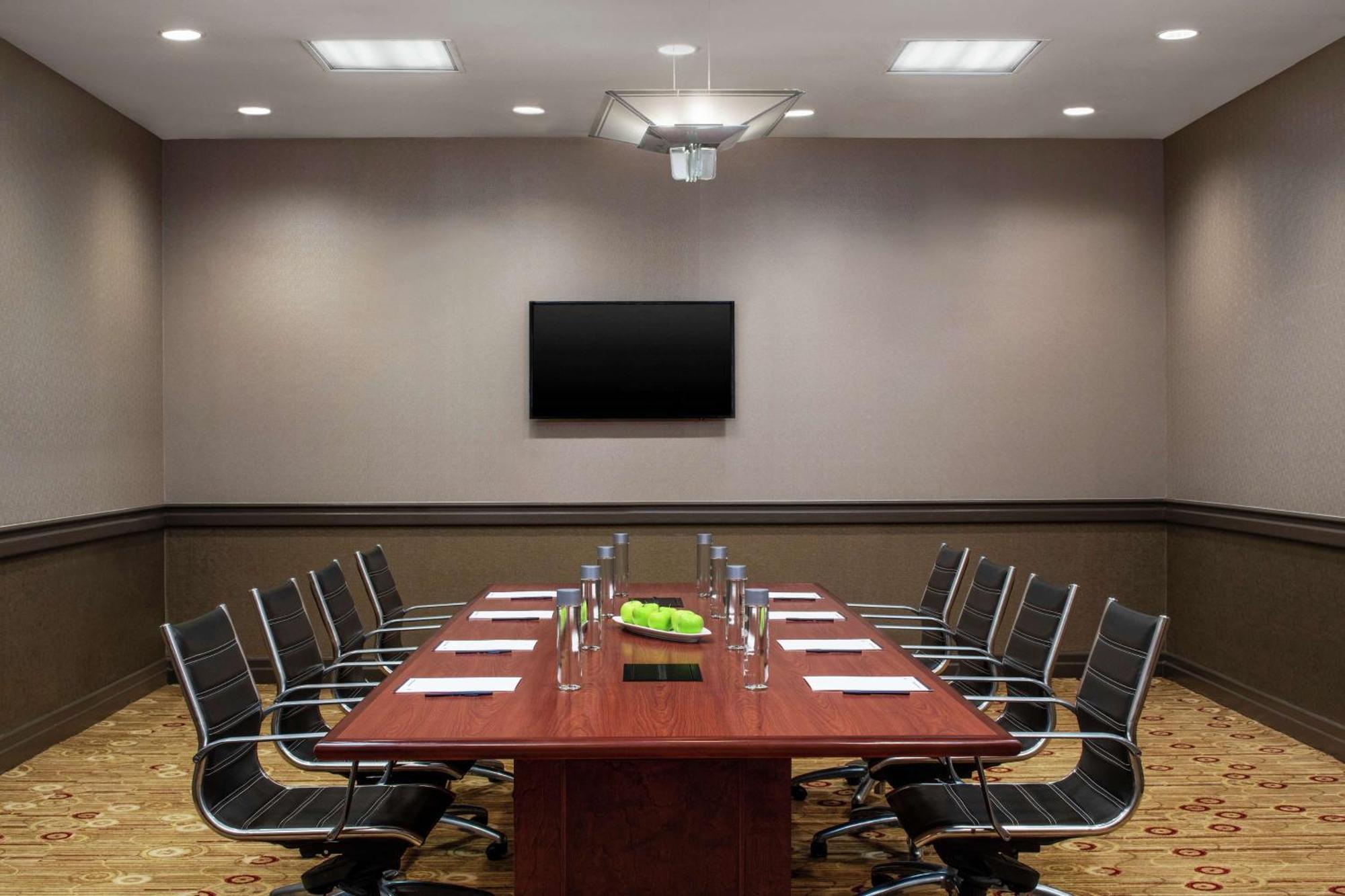 Doubletree By Hilton Hotel Newark Airport מראה חיצוני תמונה