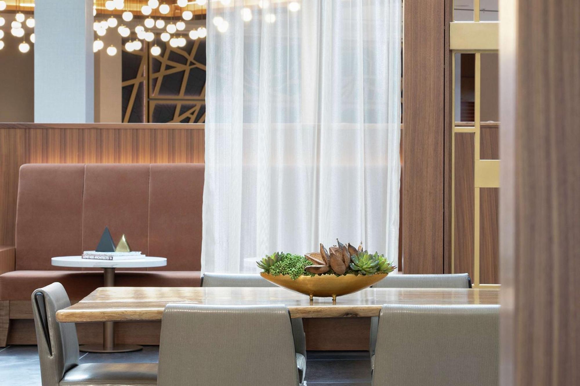 Doubletree By Hilton Hotel Newark Airport מראה חיצוני תמונה