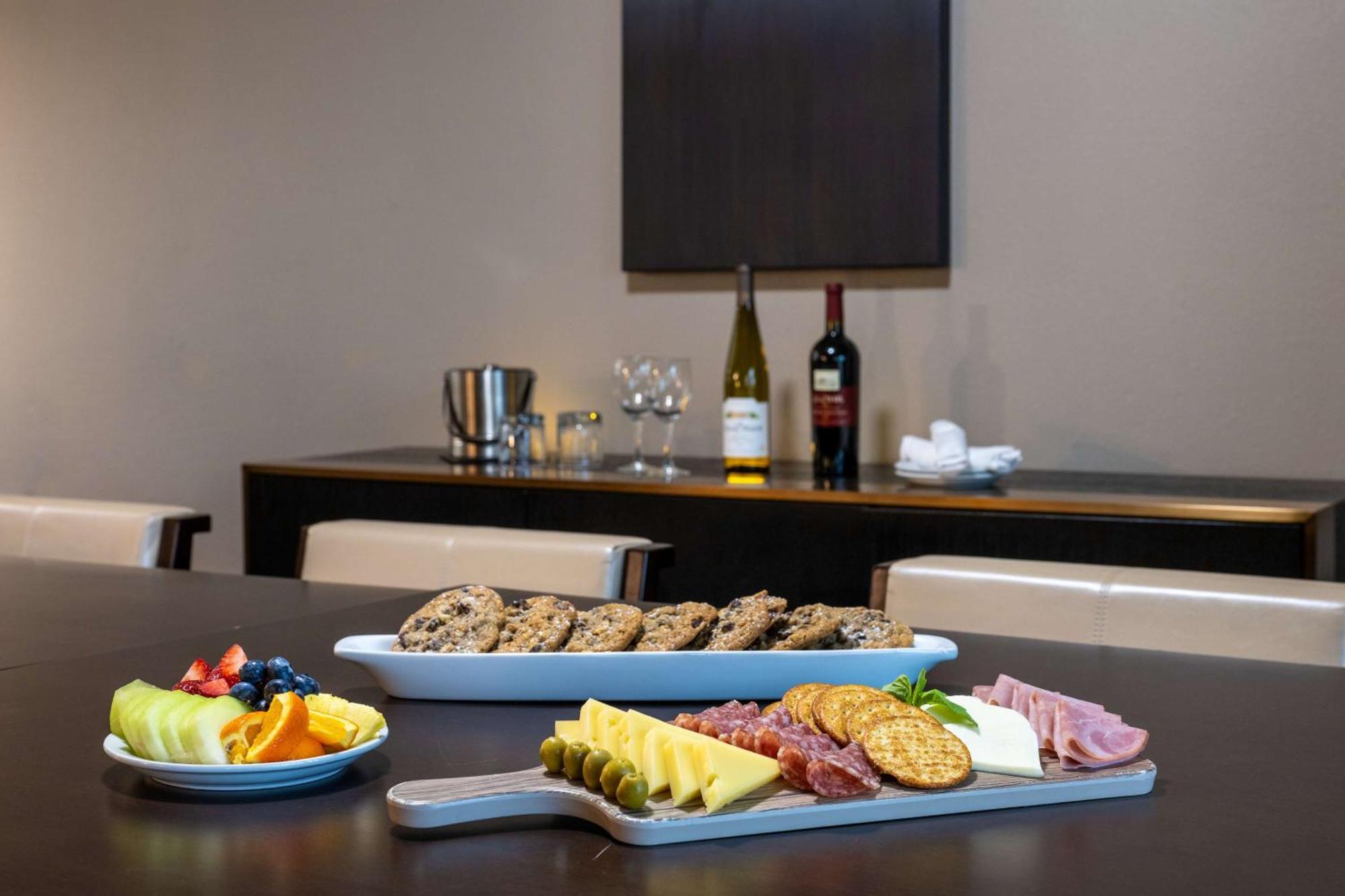 Doubletree By Hilton Hotel Newark Airport מראה חיצוני תמונה